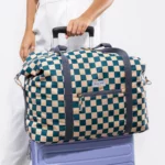 Sac de voyage pour enfant Checkerb. Bleu sarcelle et beige, vue détaillée 7 | One Horizon
