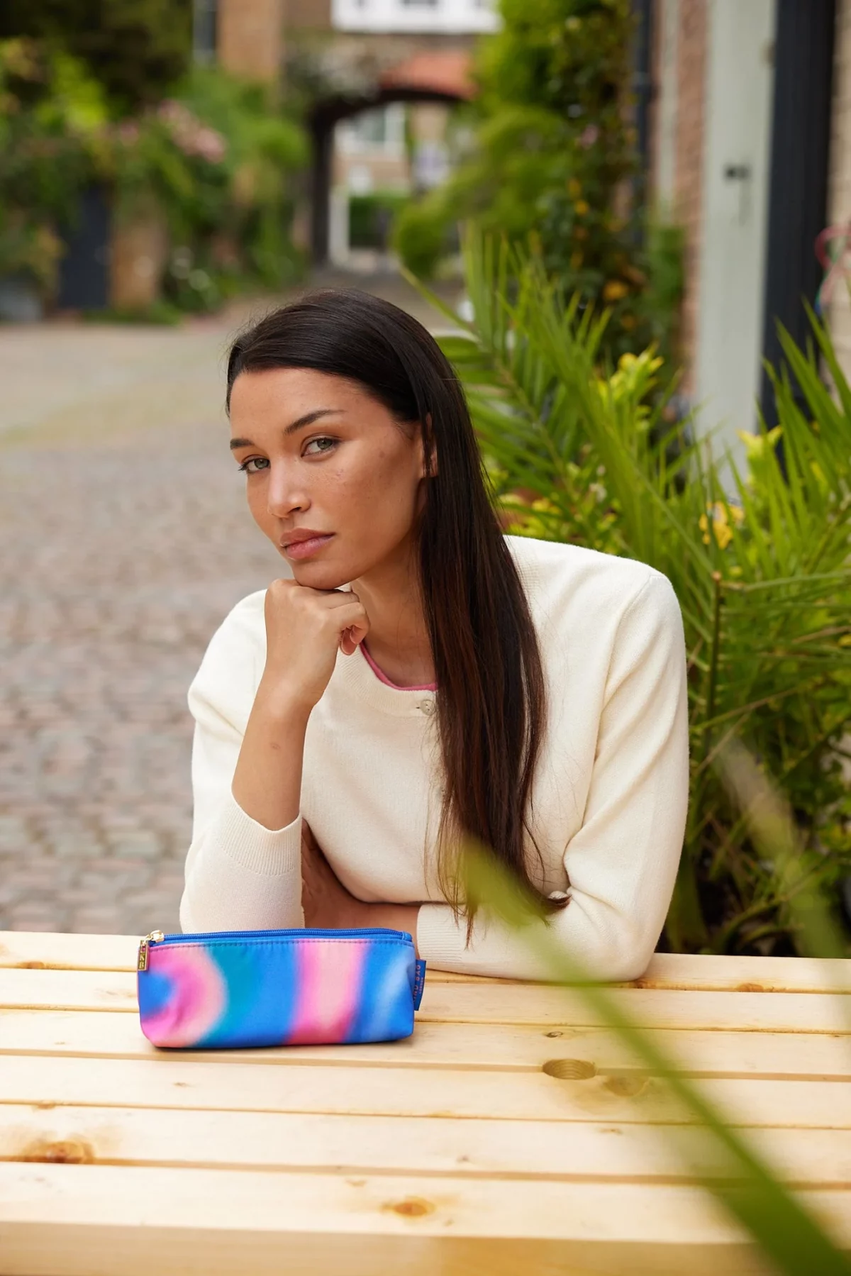 Kind Bag Essentials Case Aurora Blue & Pink, Detail View 6 | One Horizon