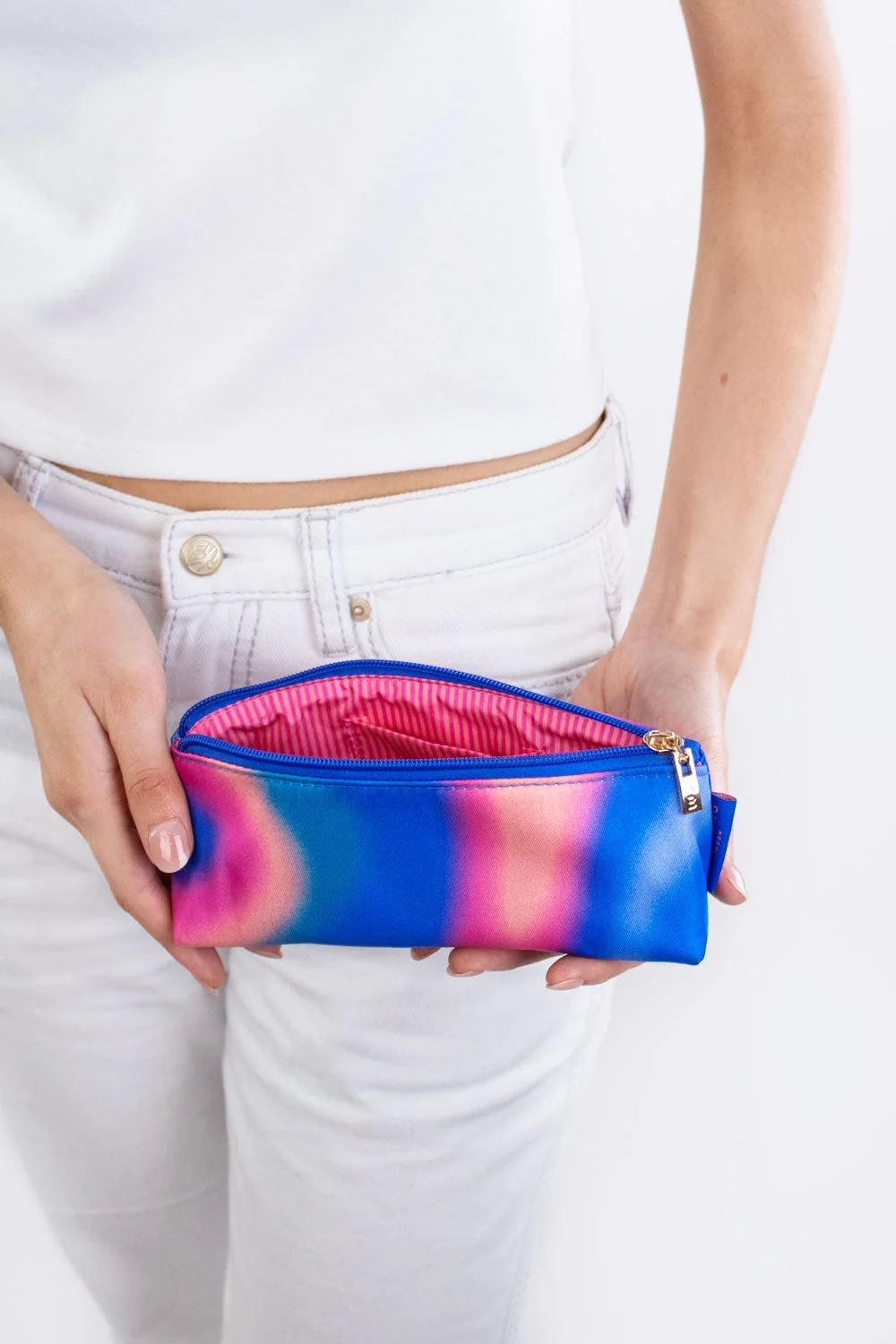 Kind Bag Essentials Case Aurora Blue & Pink, Detail View 7 | One Horizon