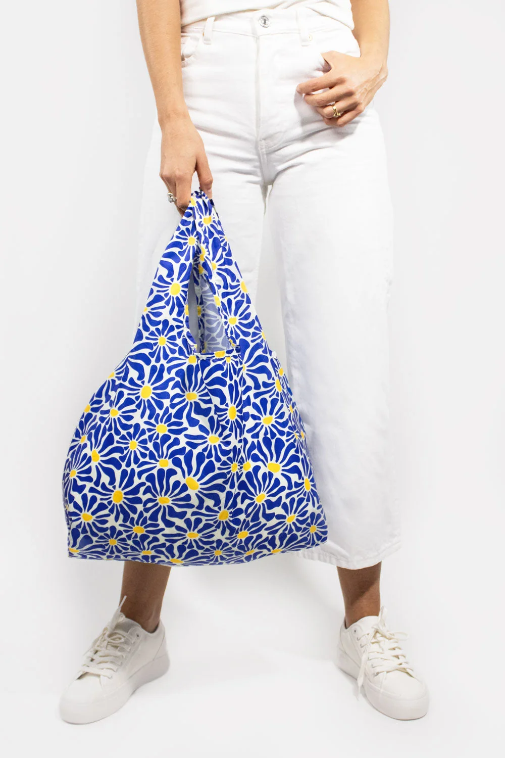 Kind Bag Medium Bag Abstract Flowers Blue, Detail View 4 | One Horizon