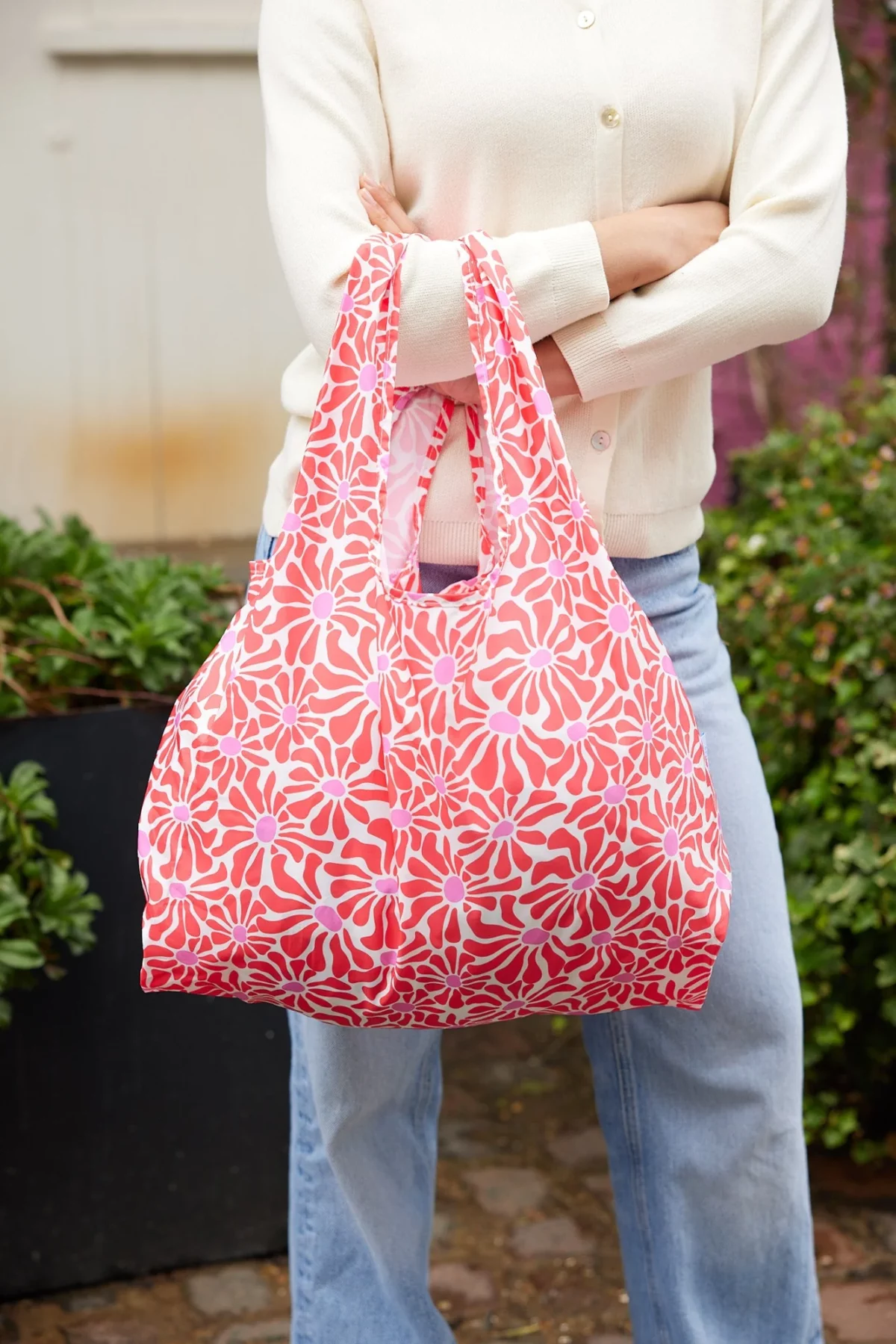 Kind Bag Medium Bag Abstract Flowers Red, Detail View 5 | One Horizon