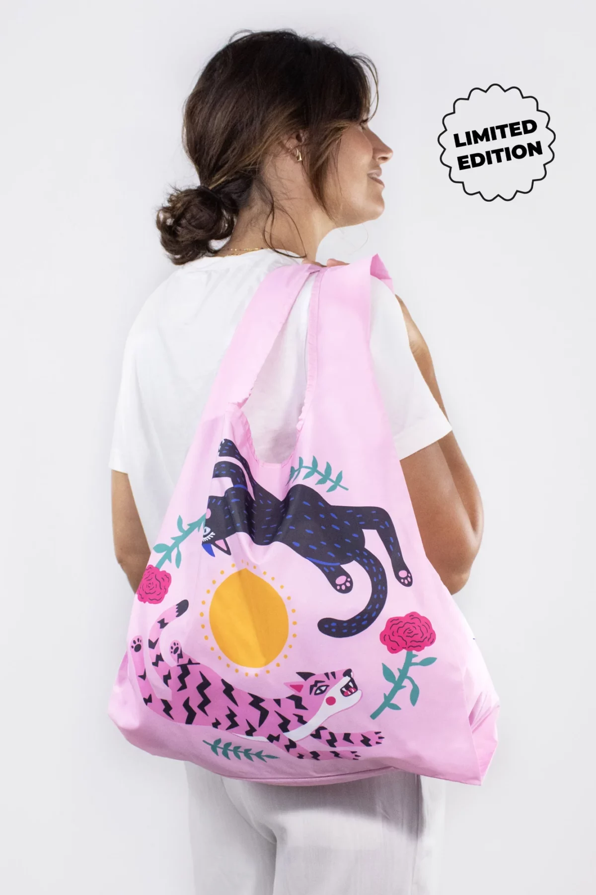 Kind Bag Medium Bag AH Leaping Cats | One Horizon