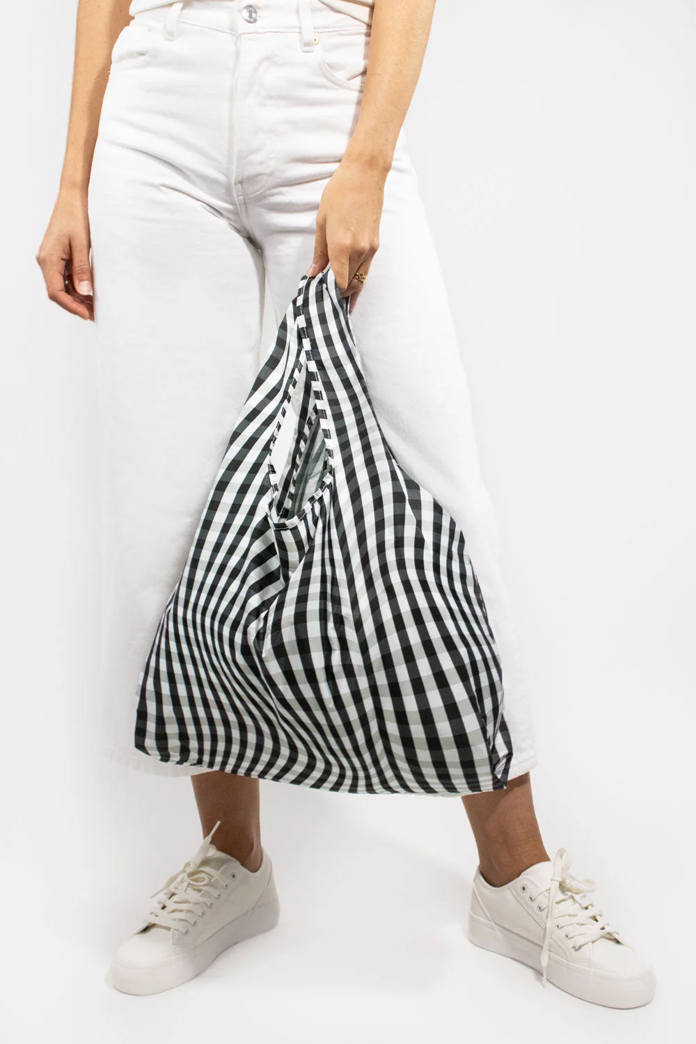 Kind Bag Medium Bag Gingham Distorted, Detail View 6 | One Horizon