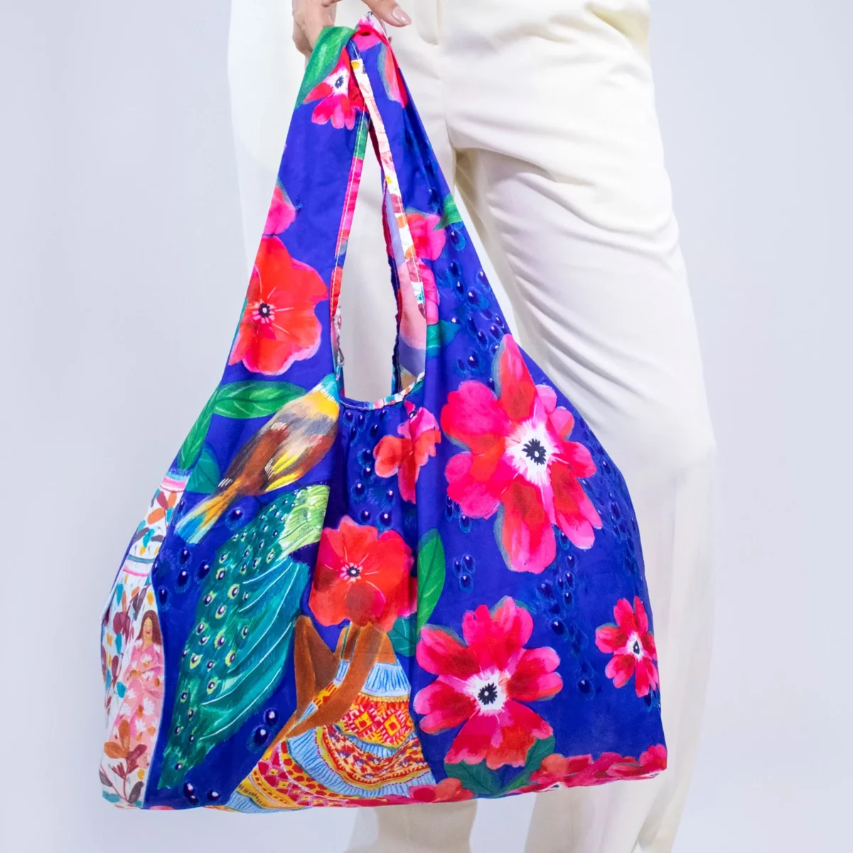 Kind Bag Medium Bag Roeqiya Hiding, Detail View 5 | One Horizon