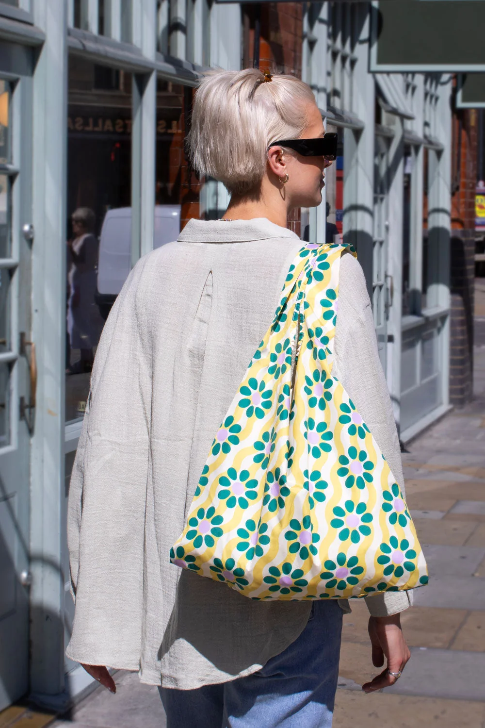 Kind Bag Medium Bag Wavy Daisy, Detail View 2 | One Horizon