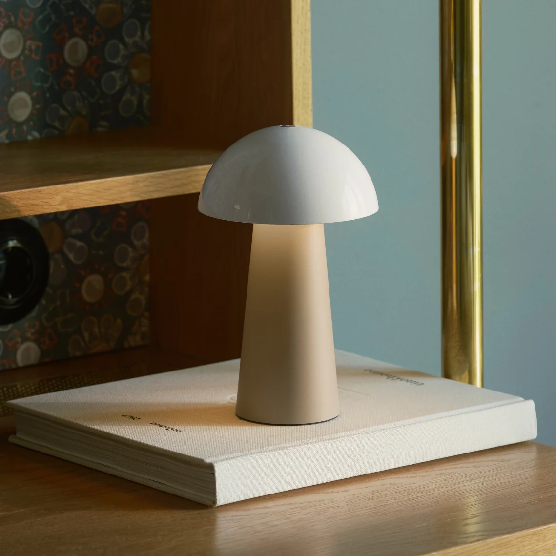 Lampe de table Kreafunk « Bello » couleur ivoire et sable, vue détaillée n° 6 | One Horizon