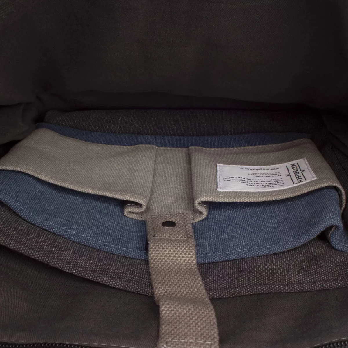 Margelisch Canvas Rucksack Amini 1 Charcoal, Detailansicht 9 | One Horizon