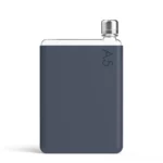 Memobottle Memobottle A5 Silikonhülle Nachtblau, Detailansicht 2 | One Horizon