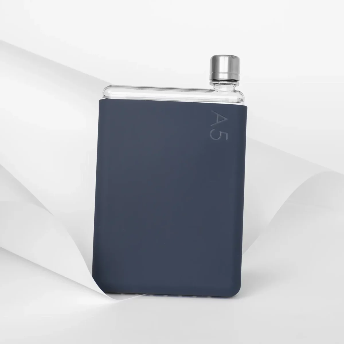 Memobottle Memobottle A5 Silikonhülle Nachtblau, Detailansicht 3 | One Horizon