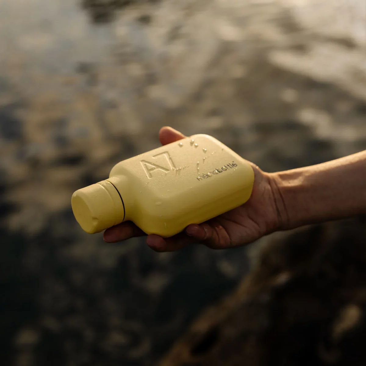 Memobottle Memobottle A7 Edelstahl Buttergelb, Detailansicht 5 | One Horizon