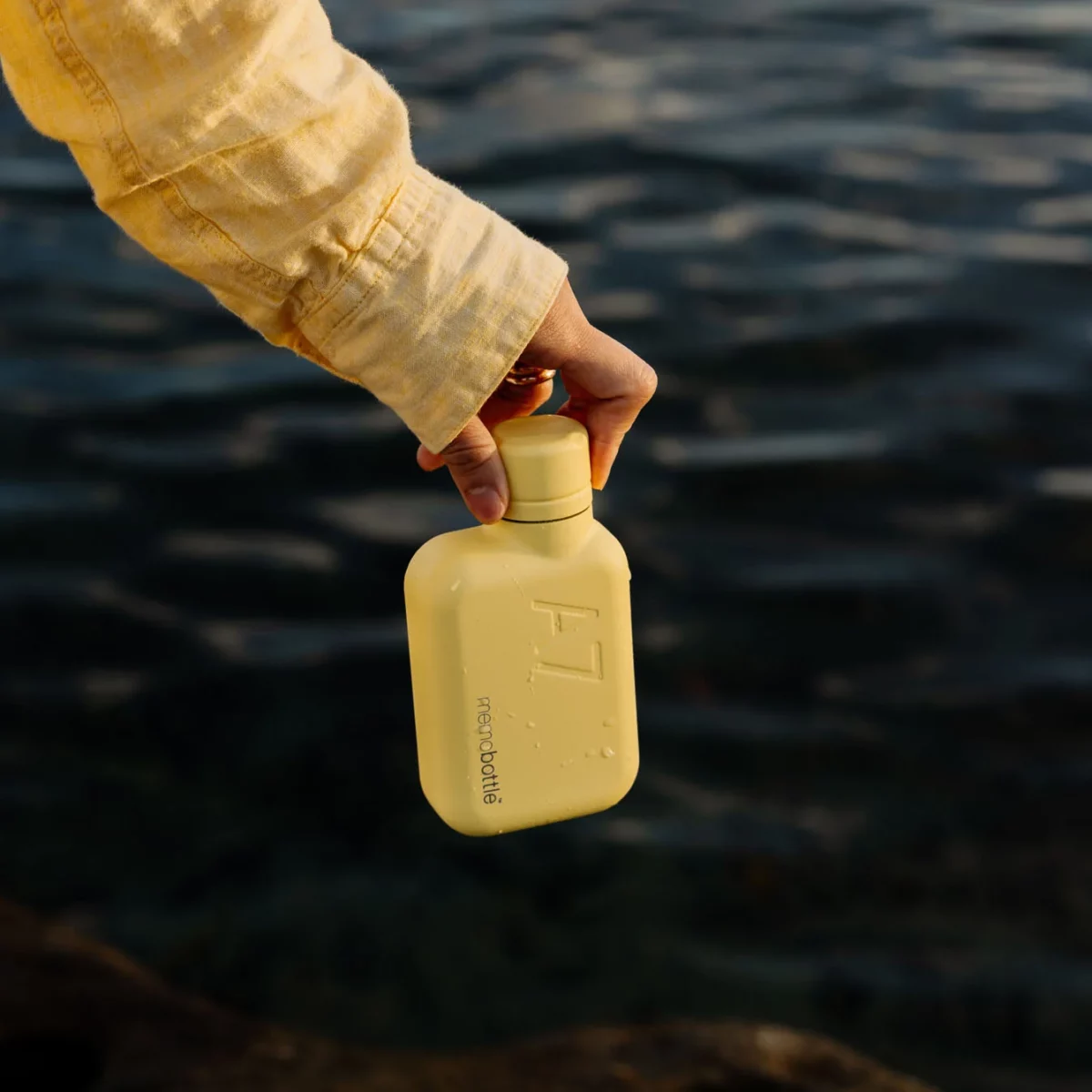 Memobottle Memobottle A7 Edelstahl Buttergelb, Detailansicht 6 | One Horizon