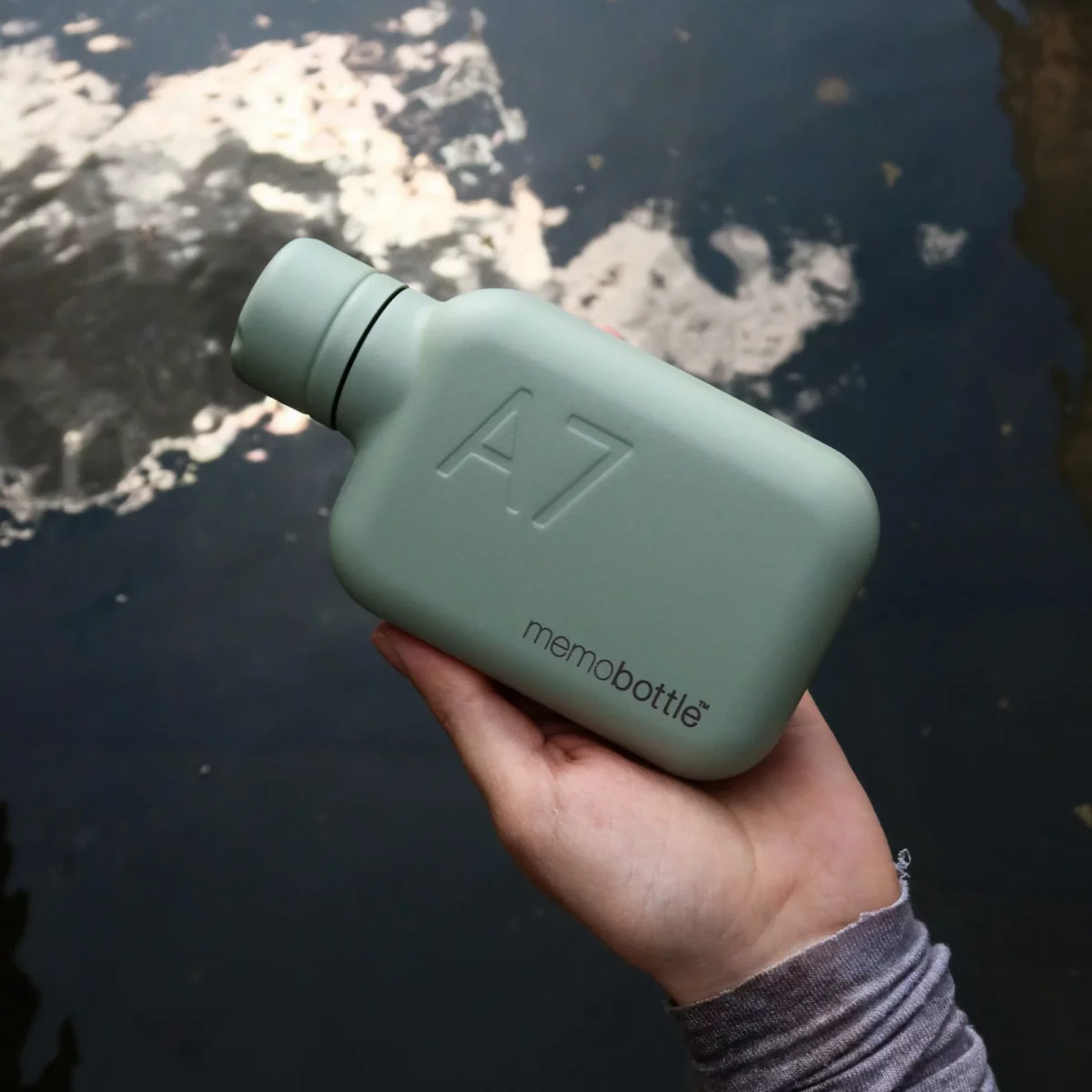 Memobottle Memobottle A7 Edelstahl Pistazie, Detailansicht 2 | One Horizon