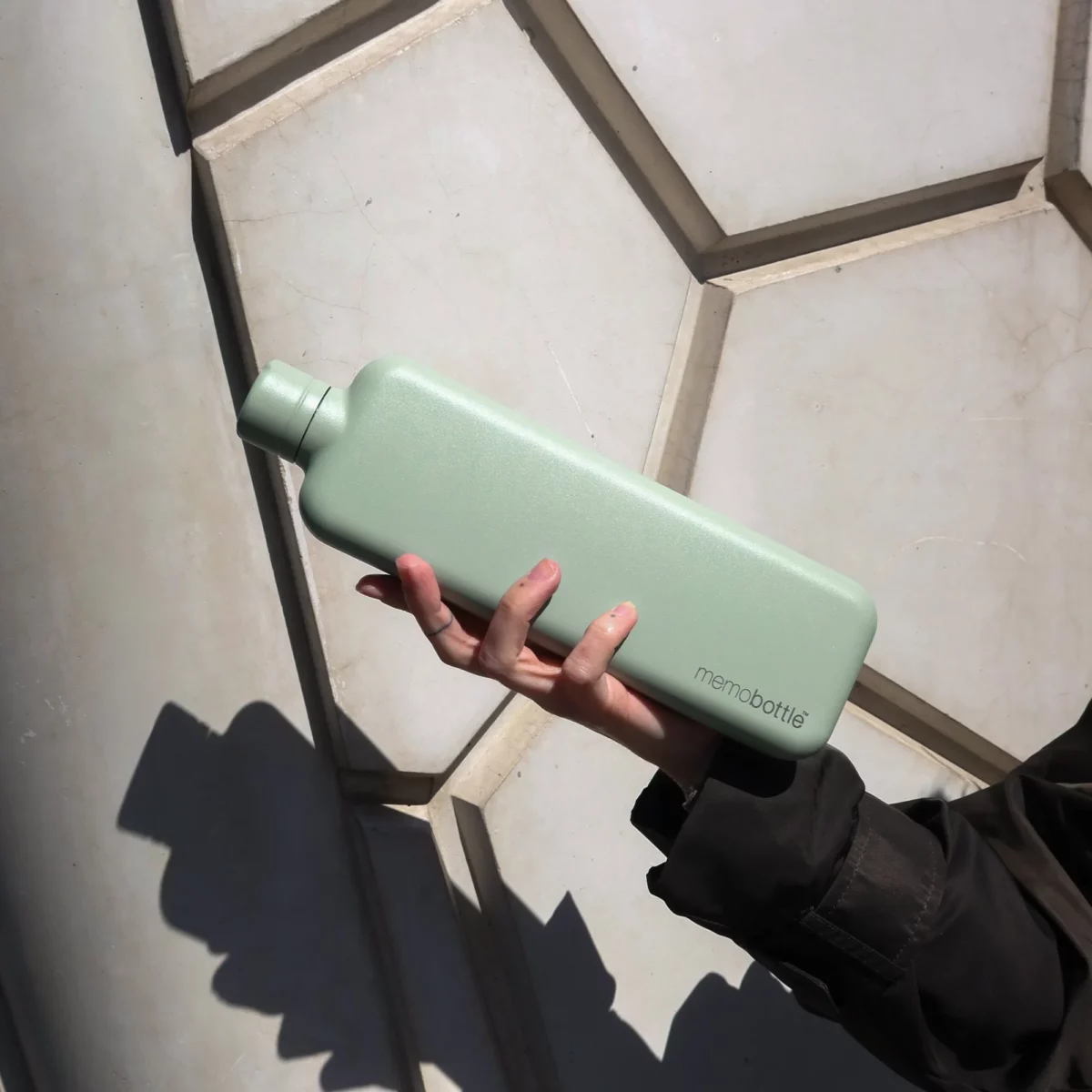 Memobottle Memobottle Slim Edelstahl Pistazie, Detailansicht 2 | One Horizon