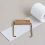 Moebe Toilettenpapierhalter Messing, Detailansicht 4 | One Horizon