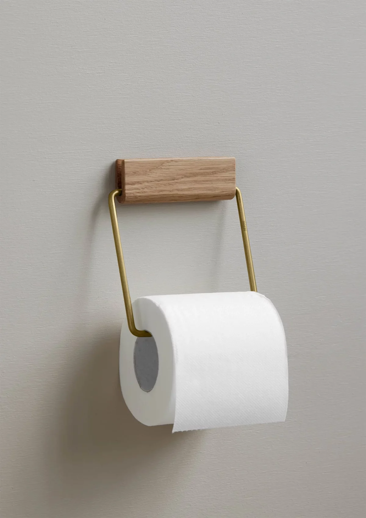 Moebe Toilettenpapierhalter Messing, Detailansicht 5 | One Horizon