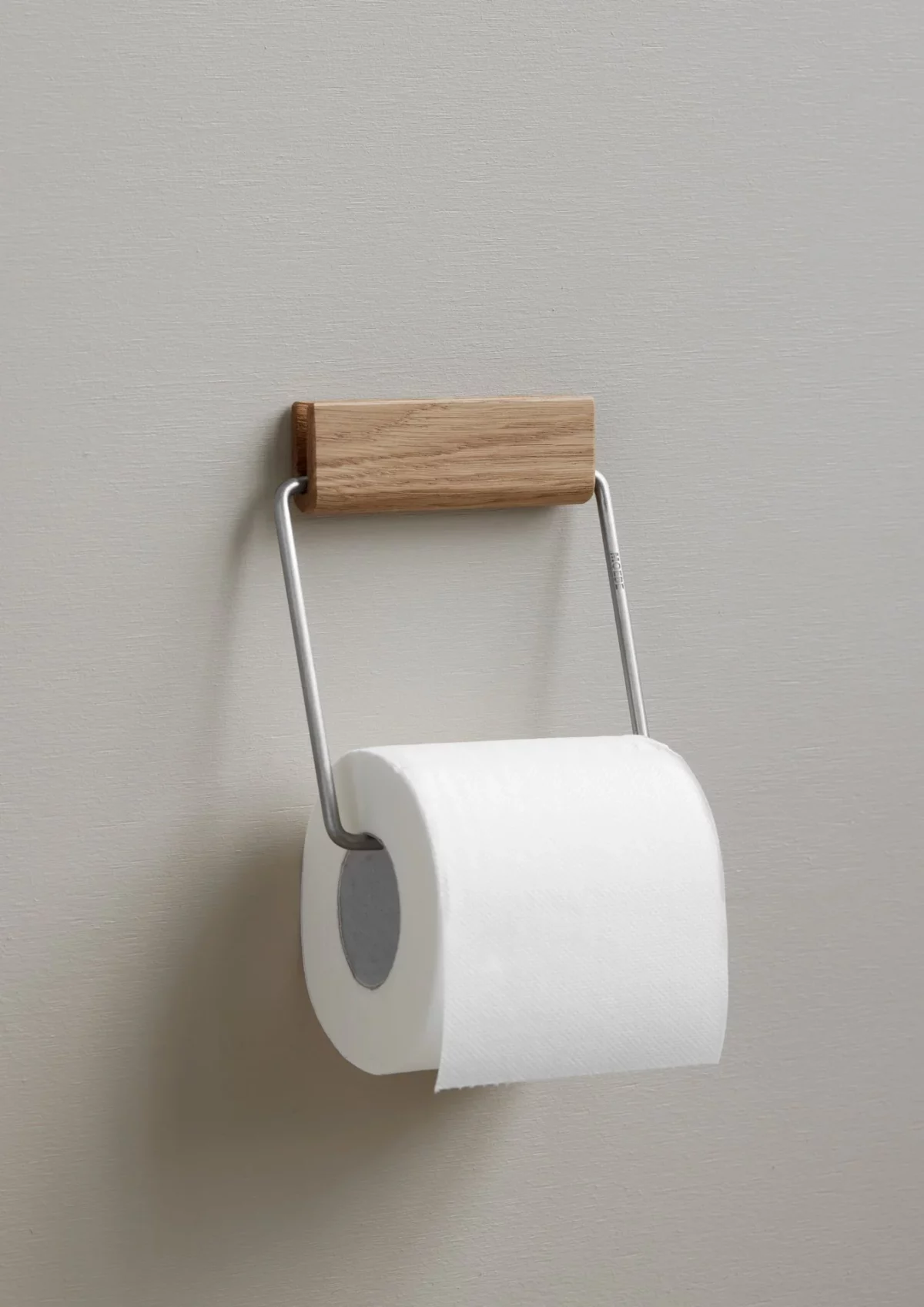 Moebe Toilettenpapierhalter Steel, Detailansicht 3 | One Horizon