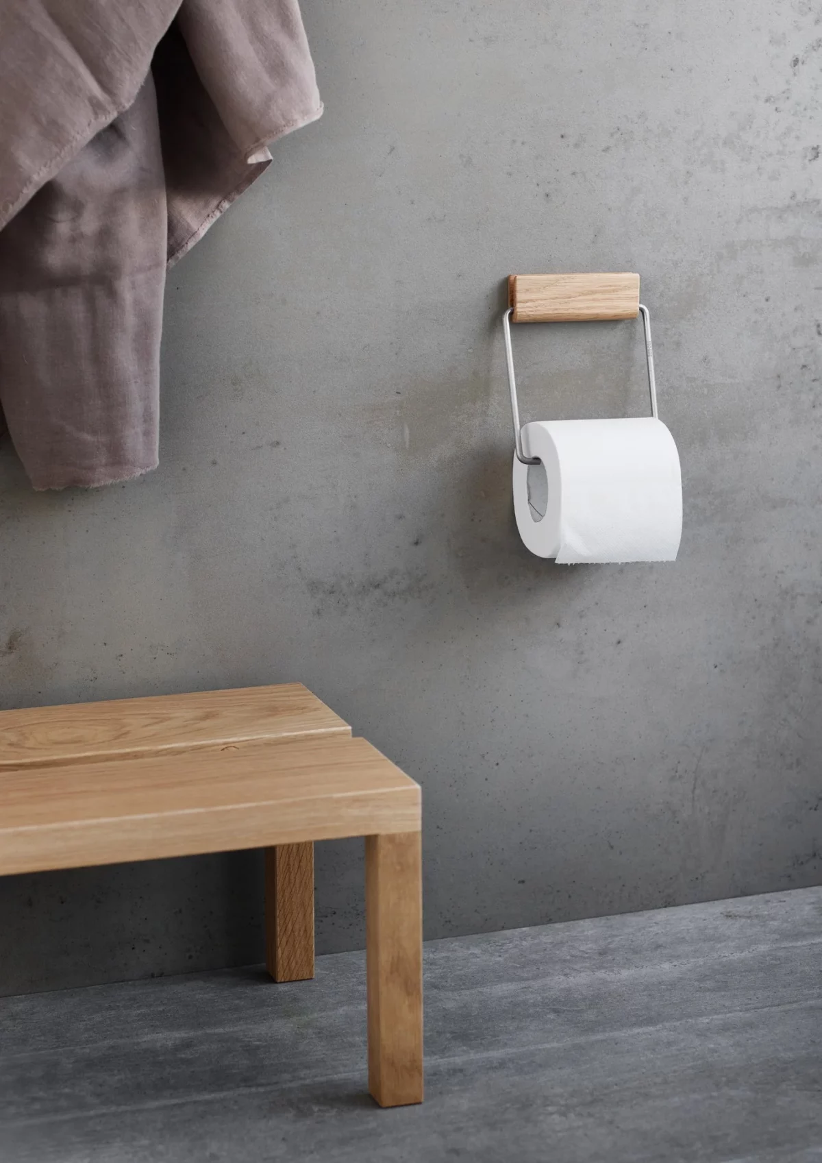 Moebe Toilettenpapierhalter Steel, Detailansicht 5 | One Horizon
