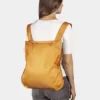 Notabag 2-in-1 Rucksack und Einkaufstasche – Recycled Senf, Detailansicht 5 | One Horizon