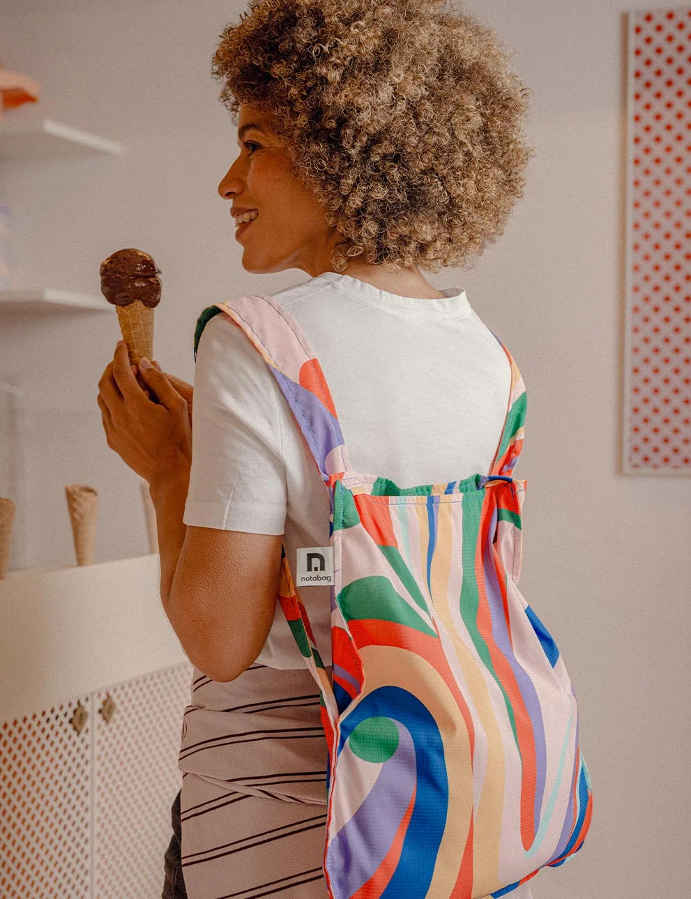 Notabag 2-in-1 Rucksack und Einkaufstasche – Artist Edition Flow, Detailansicht 2 | One Horizon