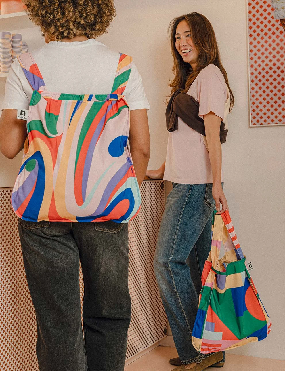 Notabag 2-in-1 Rucksack und Einkaufstasche – Artist Edition Flow, Detailansicht 4 | One Horizon