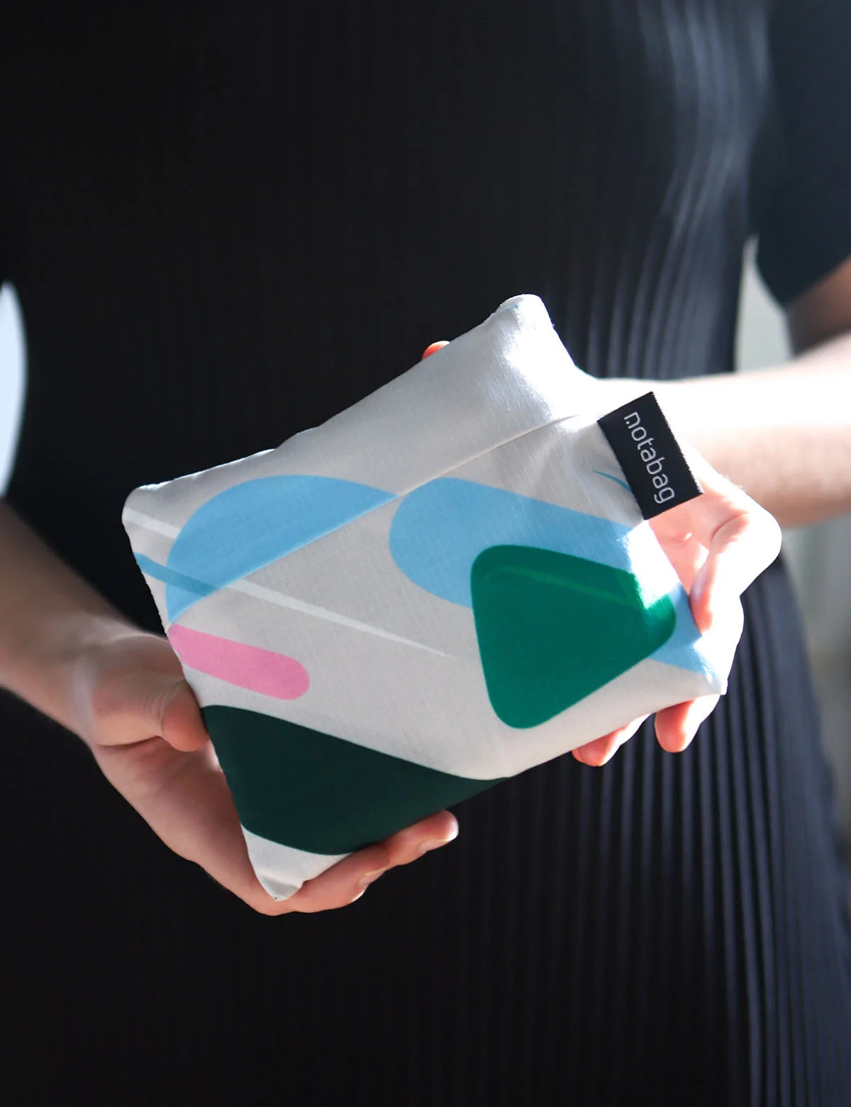 Notabag 2-in-1 Rucksack und Einkaufstasche – Artist Edition Fruit Salad, Detailansicht 6 | One Horizon