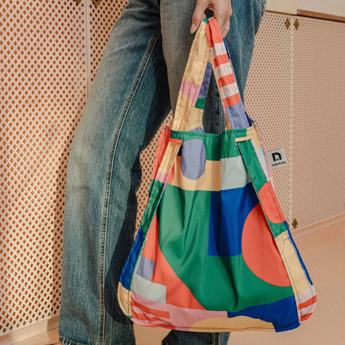 Notabag 2-in-1 Rucksack und Einkaufstasche – Artist Edition Geoplay, Detailansicht 12 | One Horizon