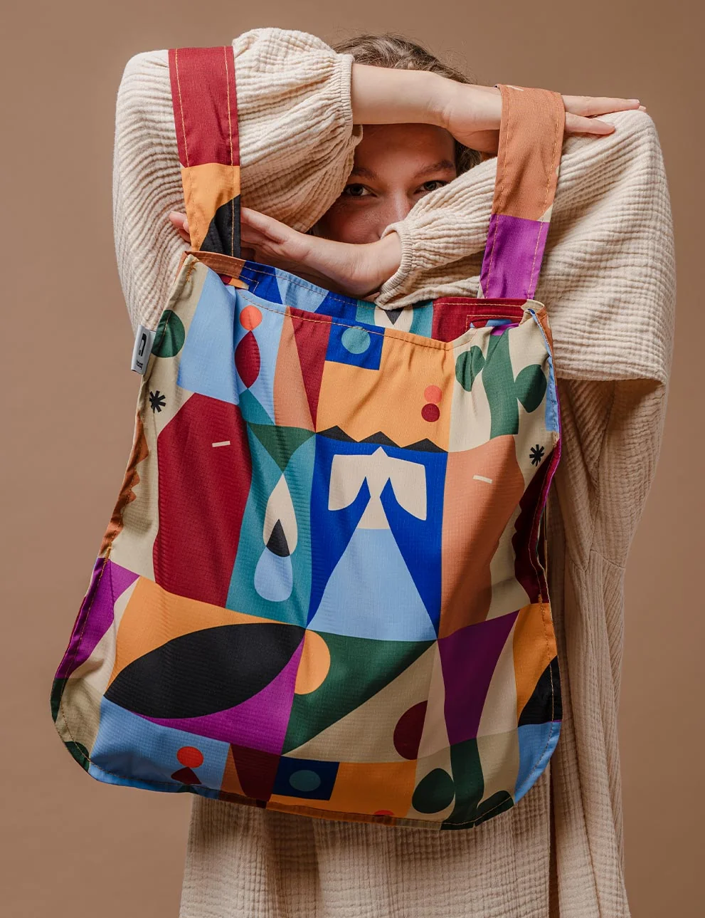 Notabag 2-in-1 Rucksack und Einkaufstasche – Artist Edition Judit Canela Roots, Detailansicht 2 | One Horizon