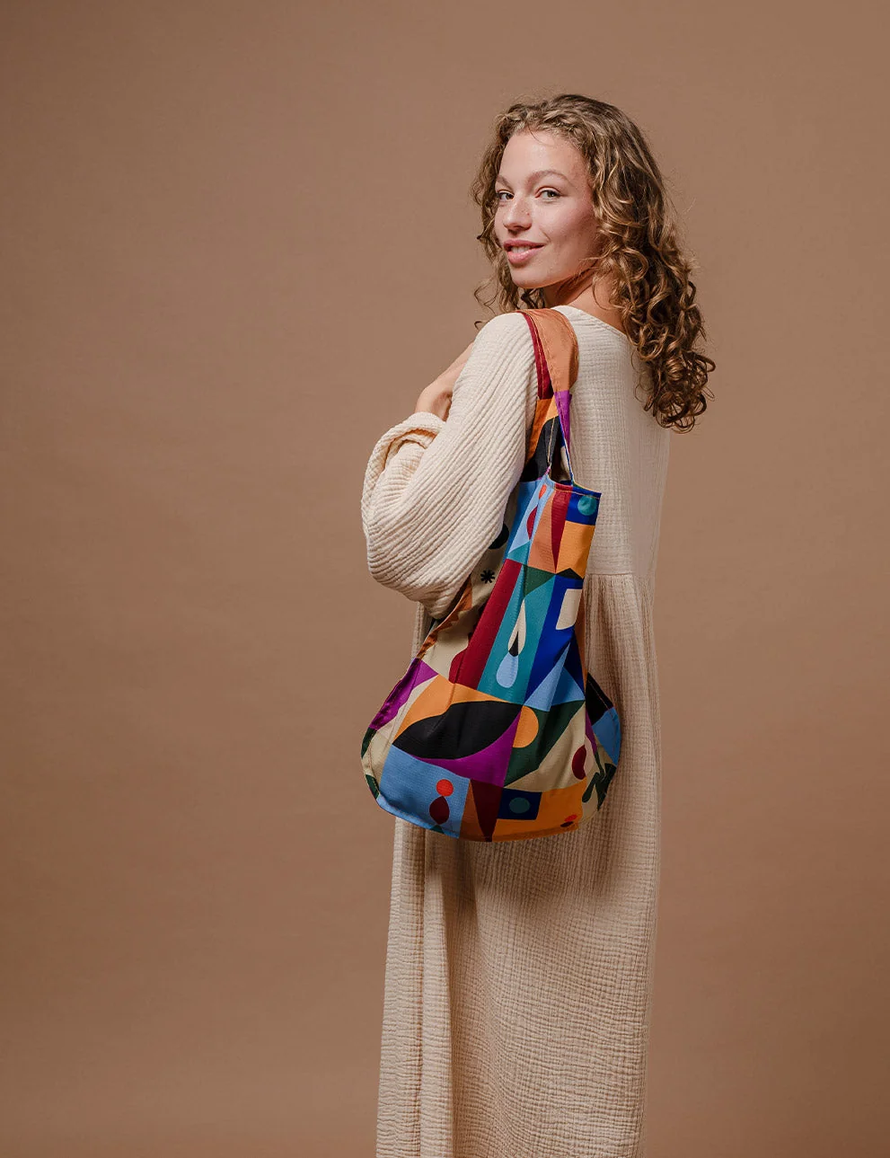 Notabag 2-in-1 Rucksack und Einkaufstasche – Artist Edition Judit Canela Roots, Detailansicht 4 | One Horizon