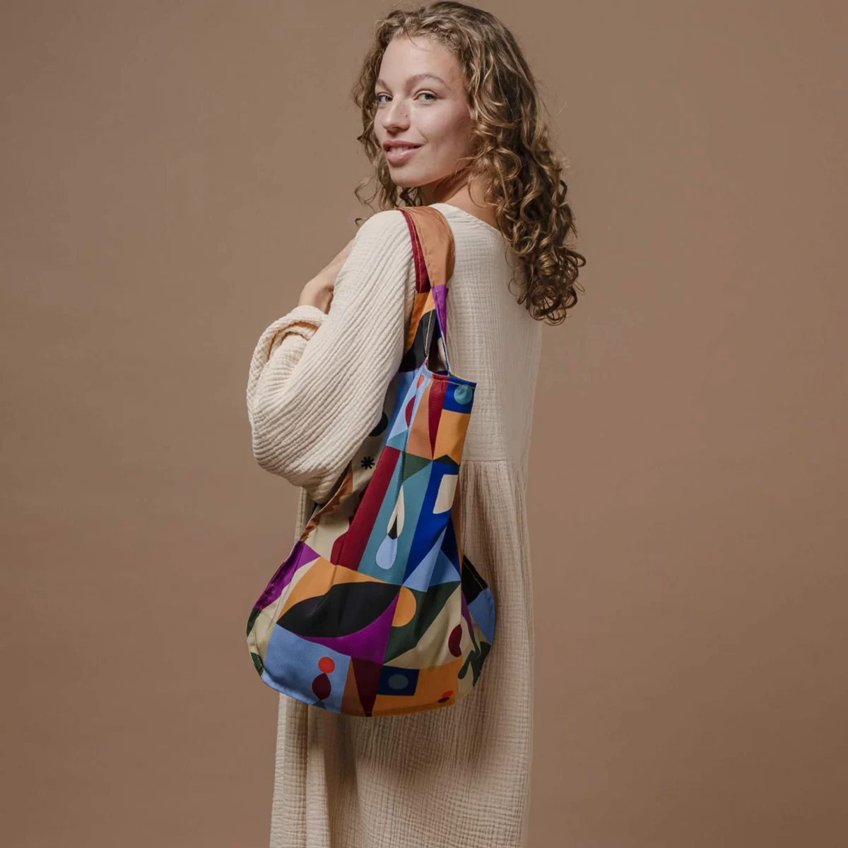 Notabag 2-in-1 Rucksack und Einkaufstasche – Artist Edition Judit Canela Roots, Detailansicht 9 | One Horizon