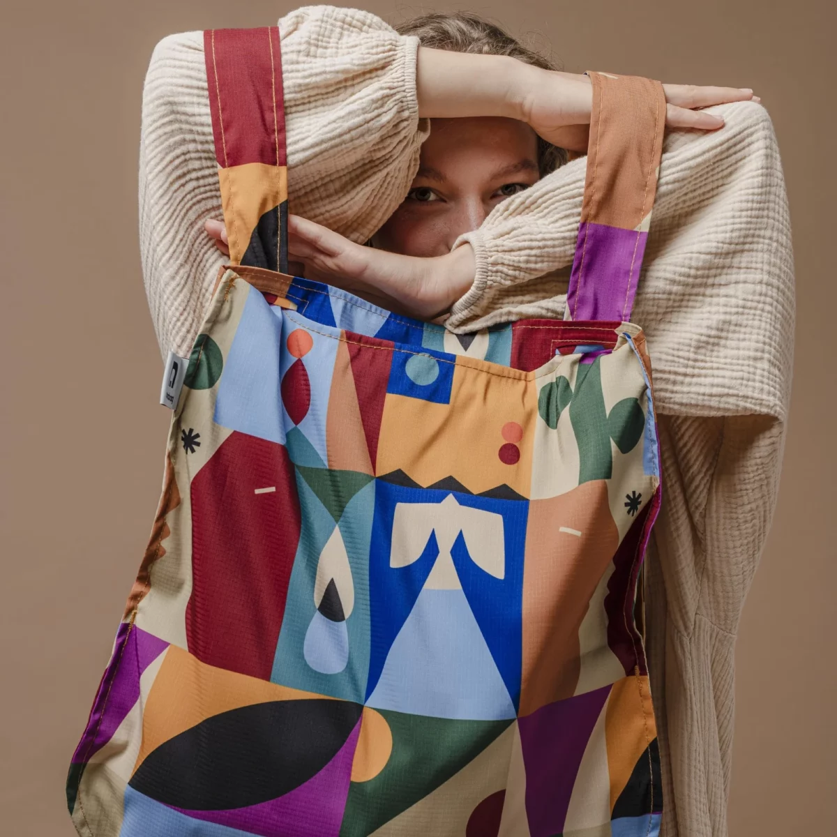Notabag 2-in-1 Rucksack und Einkaufstasche – Artist Edition Judit Canela Roots, Detailansicht 10 | One Horizon