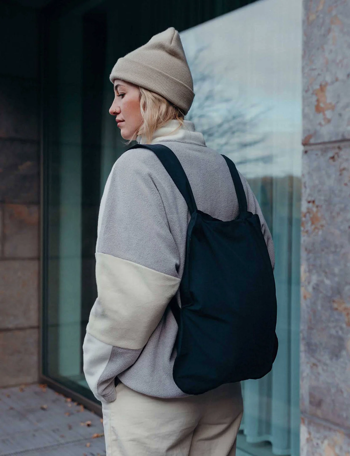Notabag 2-in-1 Rucksack und Einkaufstasche – Uni Black, Detailansicht 2 | One Horizon