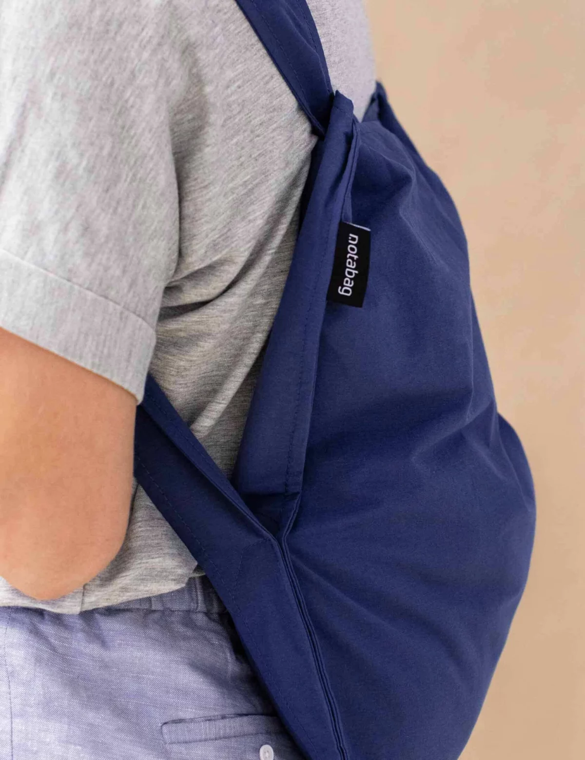 Notabag 2-in-1 Rucksack und Einkaufstasche – Uni Navy Blue, Detailansicht 2 | One Horizon