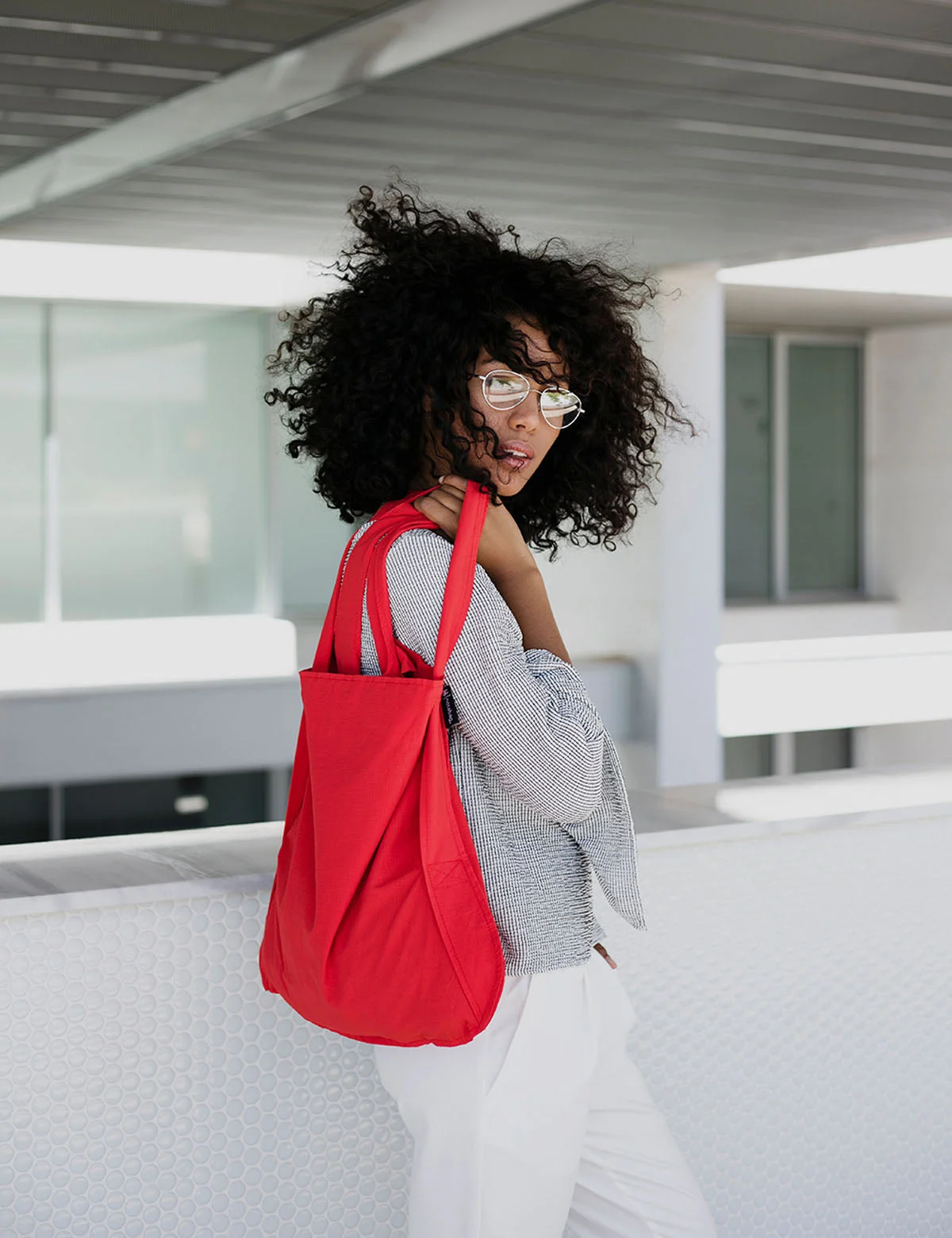 Notabag 2-in-1 Rucksack und Einkaufstasche – Uni Rot, Detailansicht 2 | One Horizon