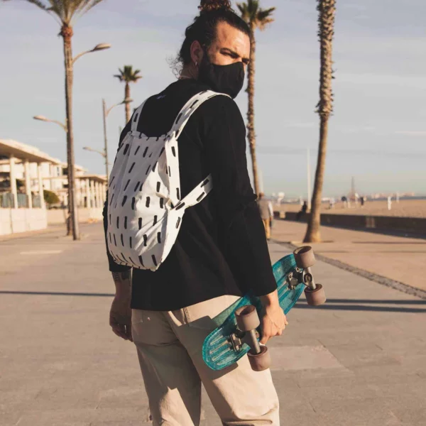 Notabag 2-in-1 Rucksack und Einkaufstasche – Muster & Dots Black Brush, Detailansicht 2 | One Horizon