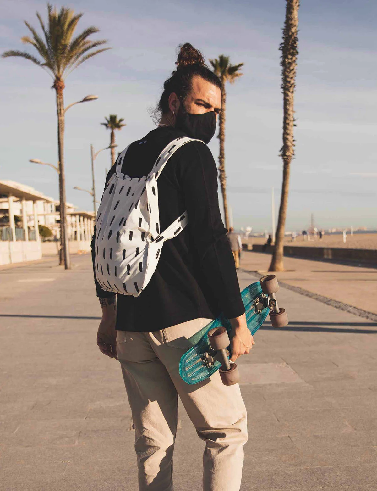 Notabag 2-in-1 Rucksack und Einkaufstasche – Muster & Dots Black Brush, Detailansicht 2 | One Horizon
