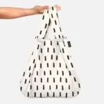 Notabag 2-in-1 Rucksack und Einkaufstasche – Muster & Dots Black Brush, Detailansicht 5 | One Horizon