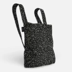 Notabag 2-in-1 Rucksack und Einkaufstasche – Muster & Dots Black Sprinkle, Detailansicht 3 | One Horizon