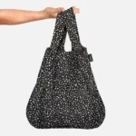 Notabag 2-in-1 Rucksack und Einkaufstasche – Muster & Dots Black Sprinkle, Detailansicht 5 | One Horizon