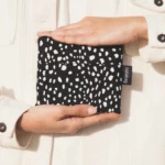 Notabag 2-in-1 Rucksack und Einkaufstasche – Muster & Dots Black Sprinkle, Detailansicht 6 | One Horizon