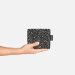 Notabag 2-in-1 Rucksack und Einkaufstasche – Muster & Dots Black Sprinkle, Detailansicht 7 | One Horizon