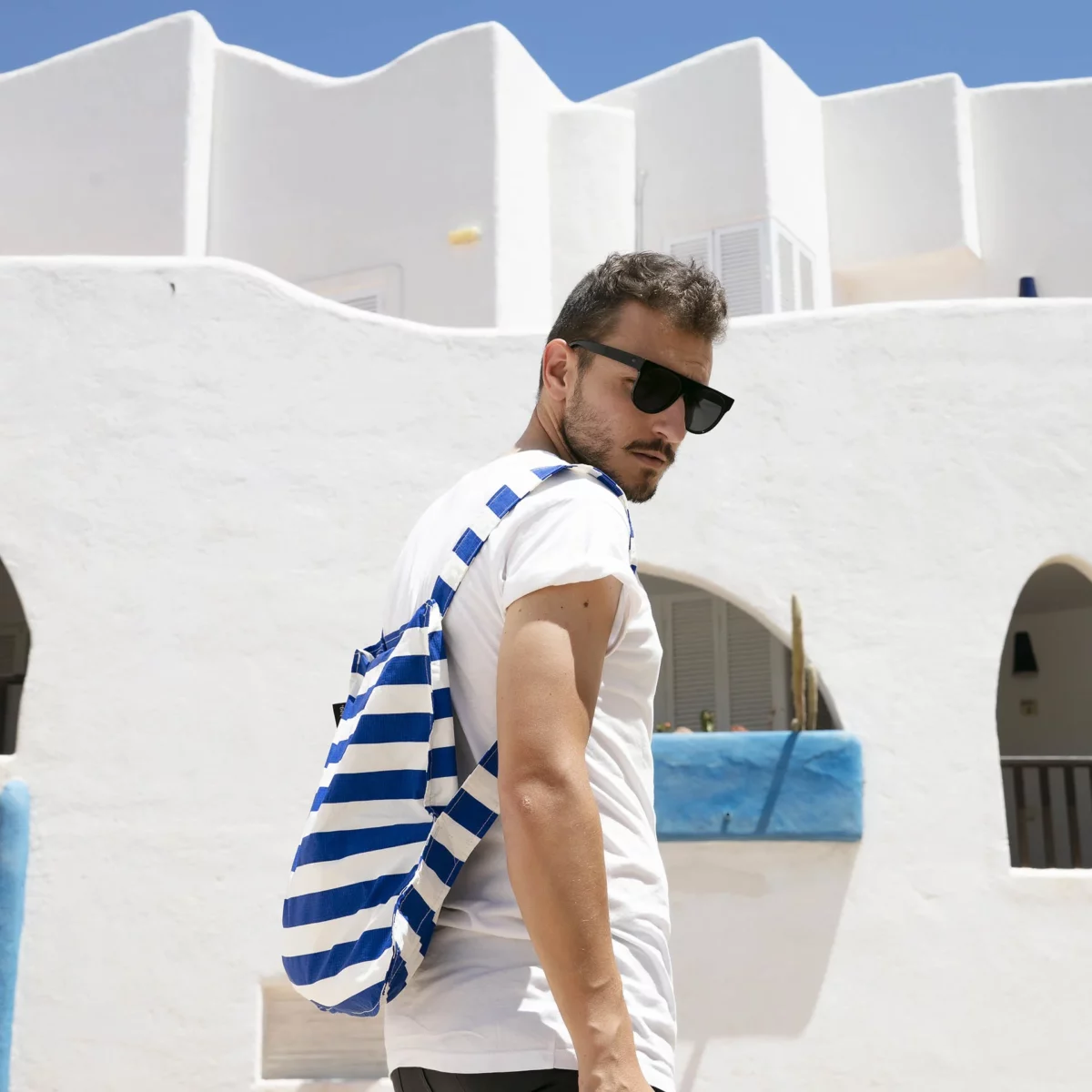 Sac à dos et sac de courses 2 en 1 Notabag – Rayures et dégradé bleu marine, vue détaillée 8 | One Horizon