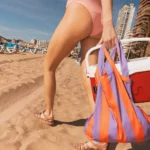 Sac à dos et sac de courses 2-en-1 Notabag – Rayures et dégradé rouge-violet, vue détaillée 4 | One Horizon