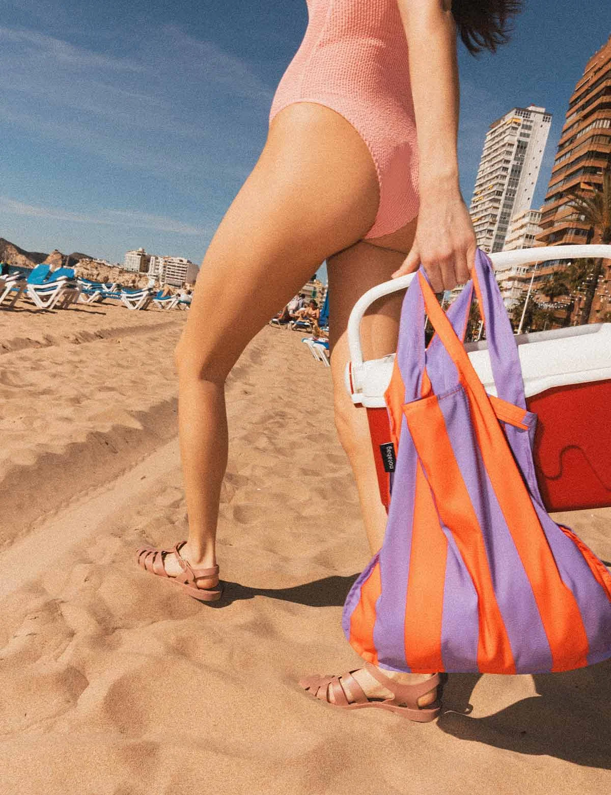 Sac à dos et sac de courses 2-en-1 Notabag – Rayures et dégradé rouge-violet, vue détaillée 4 | One Horizon