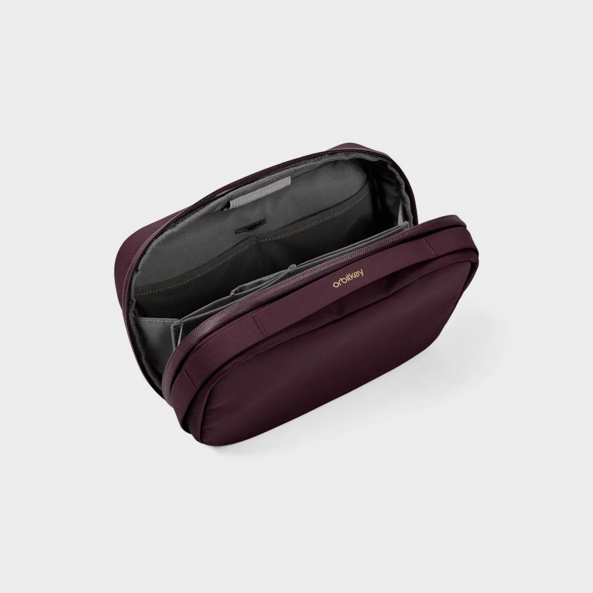 Orbitkey Orbitkey 2-in-1 Tech Pouch Plum, Detailansicht 2 | One Horizon