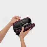 Orbitkey Orbitkey 2-in-1 Tech Pouch Plum, Detailansicht 3 | One Horizon