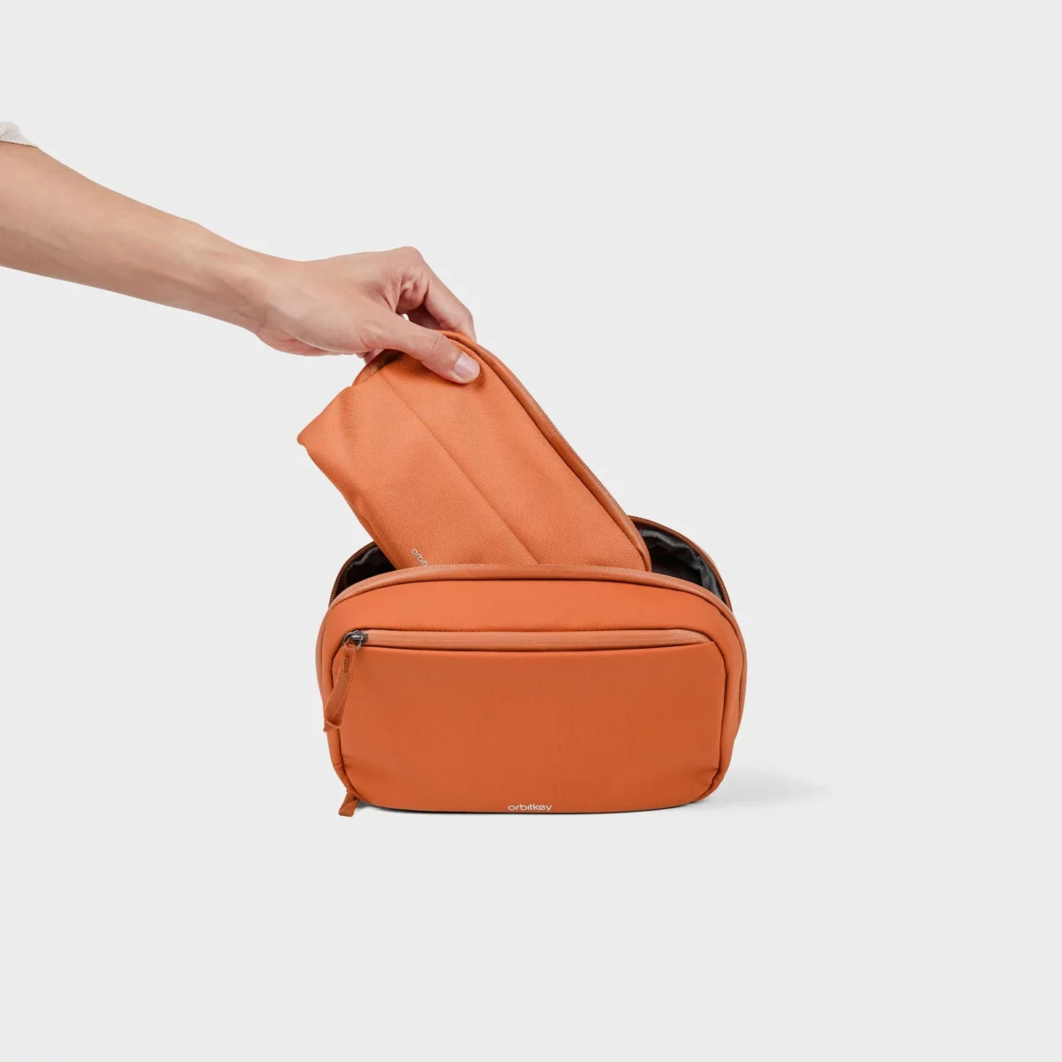 Orbitkey Orbitkey 2-in-1 Tech Pouch Terracotta, Detailansicht 4 | One Horizon