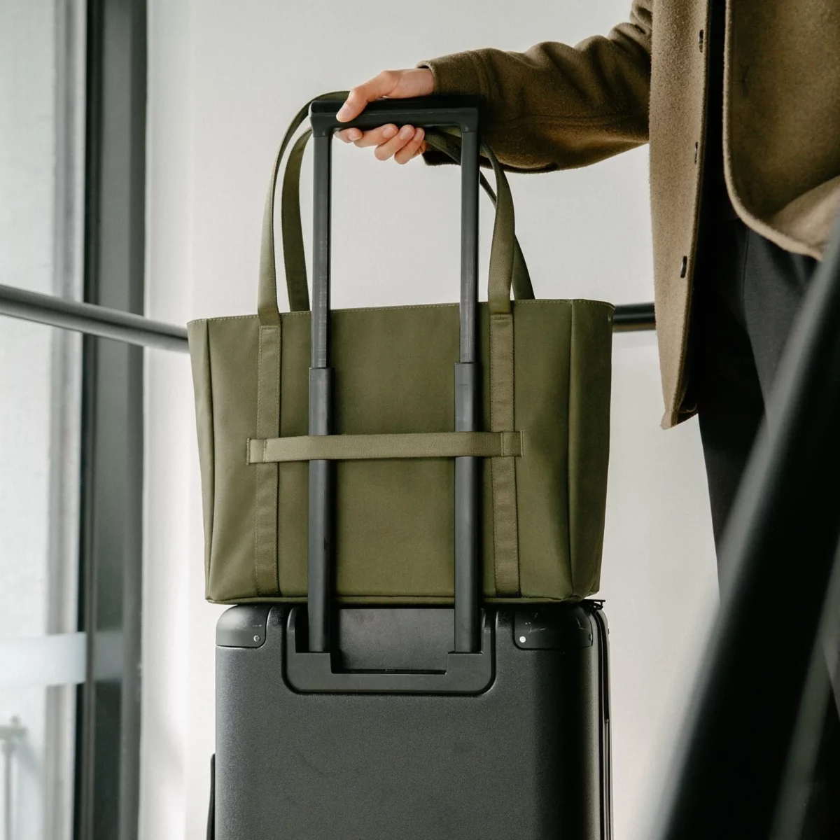 Orbitkey Orbitkey Daily Tote 16L Olive, Detailansicht 3 | One Horizon