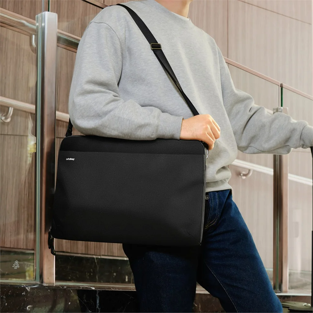 Orbitkey Essentials Laptop Sleeve 16" Schwarz, Detailansicht 13 | One Horizon