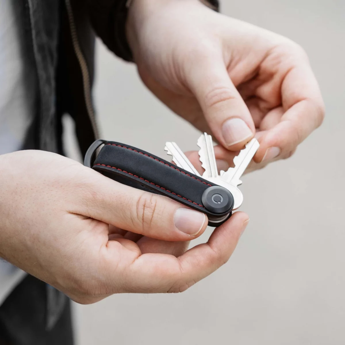 Orbitkey Key Organizer Crazy Horse Obsidian Black, Detail View 5 | One Horizon