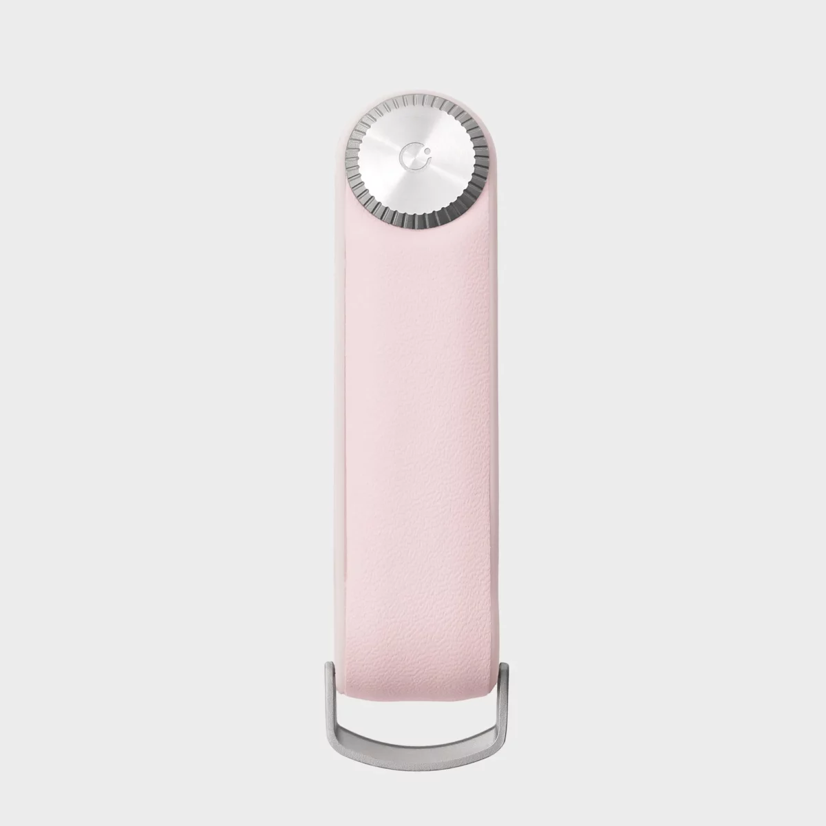 Vorderseite des Orbitkey Key Organiser Tracker in Blush, geschlossen mit Edelstahl-Verschluss und D-Ring